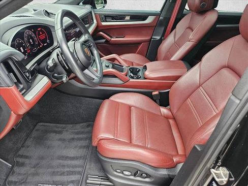 Used 2024 Porsche Cayenne S AWD/4WD image 16