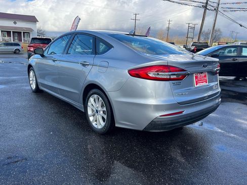 Used 2020 Ford Fusion SE image 3