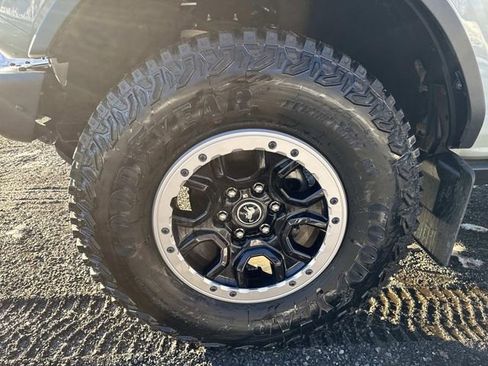 Used 2021 Ford Bronco Black Diamond w/ Sasquatch Package image 11