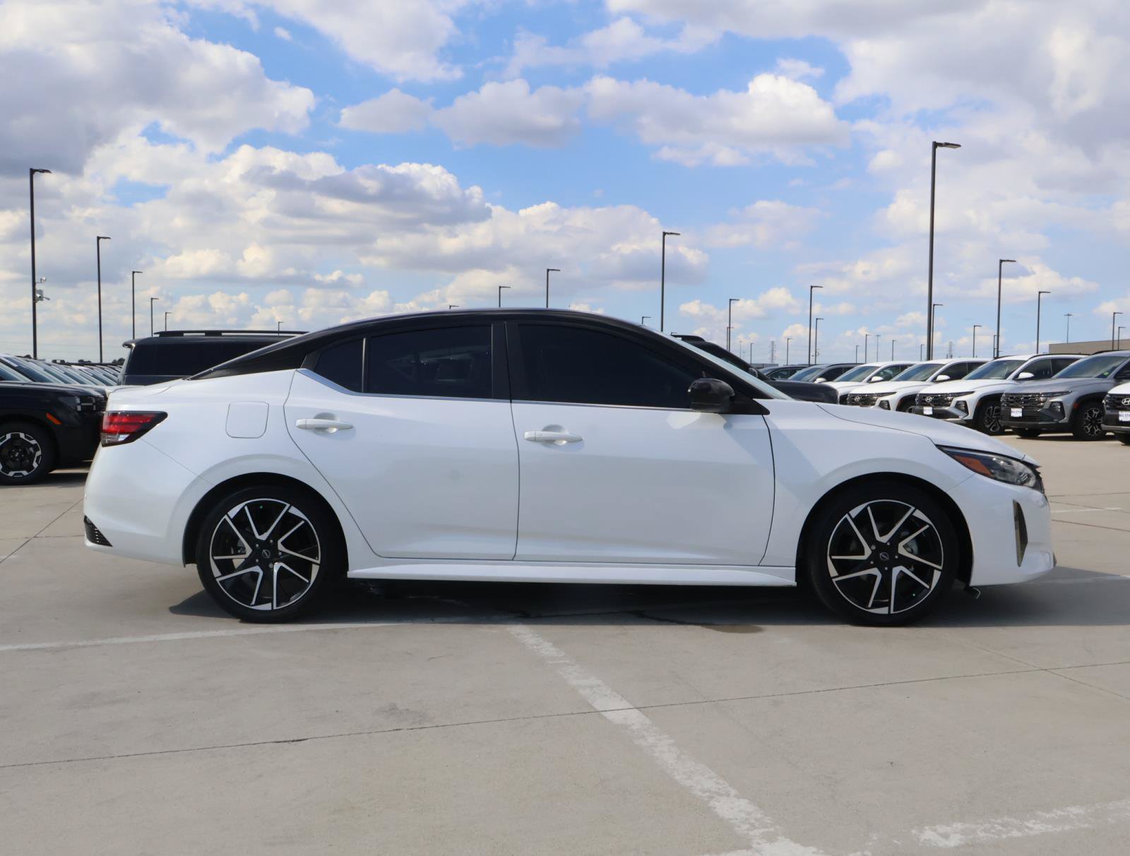 Used 2024 Nissan Sentra SR FWD image 5