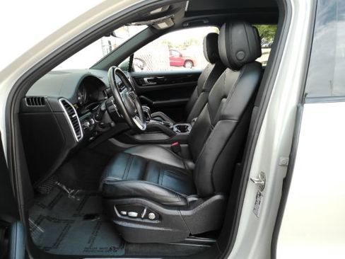 Used 2021 Porsche Cayenne E-Hybrid w/ Premium Package AWD/4WD image 16
