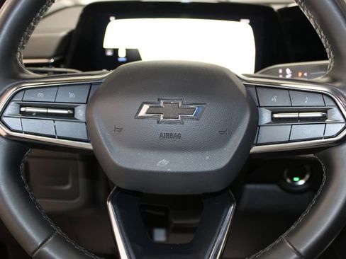 Used 2025 Chevrolet Suburban Z71 image 31