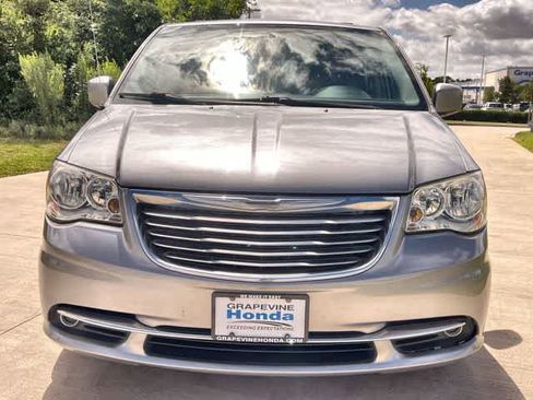 Used 2015 Chrysler Town & Country Touring w/ Driver Convenience Group FWD image 7