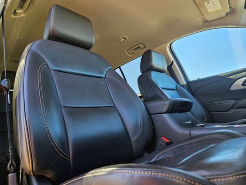 Used 2021 Chevrolet Traverse RS image 17