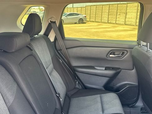 Used 2025 Nissan Rogue SV FWD image 33