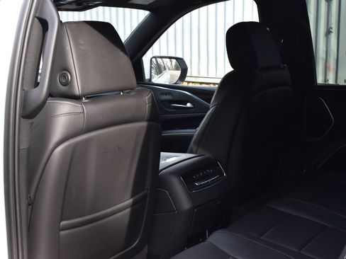 Used 2023 Cadillac Escalade ESV Luxury image 25