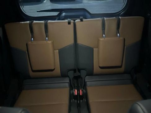 Used 2025 Lexus GX 550 w/ Accessory Package (2T) AWD/4WD image 9