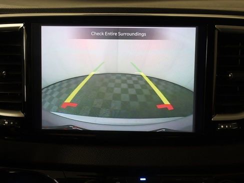 Used 2024 Chrysler Pacifica Touring-L FWD image 43