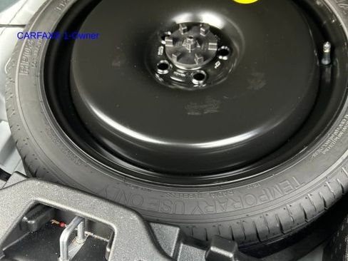 Certified 2024 Volvo XC40 B5 Plus w/ Climate Package image 12