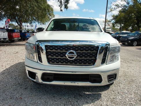 Used 2018 Nissan Titan SV AWD/4WD image 2