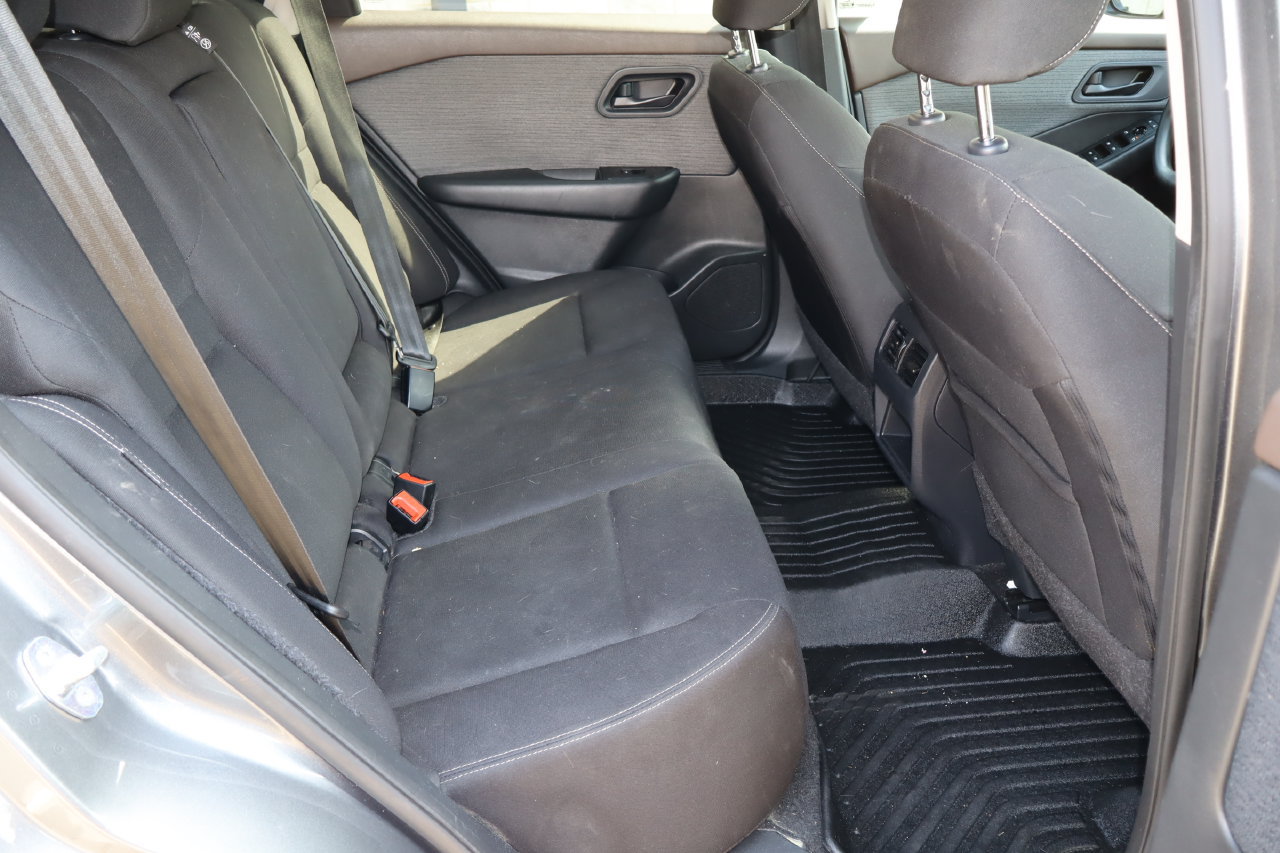 Used 2023 Nissan Rogue S FWD image 17