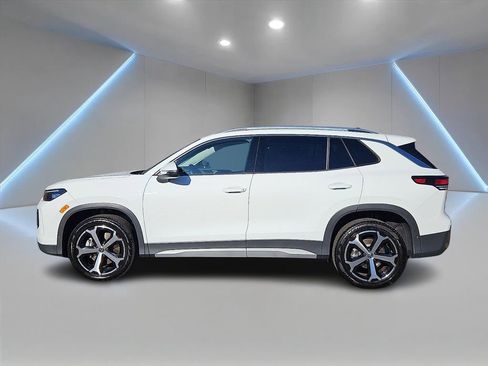 Certified 2025 Volkswagen Tiguan SE image 4