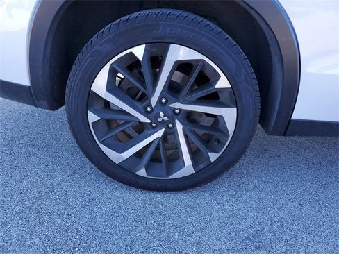 Used 2024 Mitsubishi Outlander SE image 7