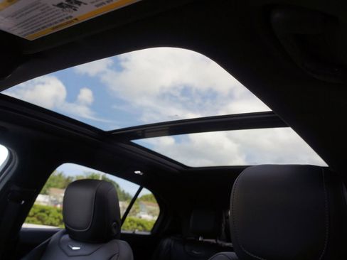 Used 2020 Cadillac XT4 Premium Luxury w/ Cold Weather Package image 28