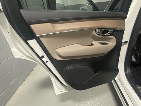 Used 2025 Volvo XC90 B6 Plus image 8
