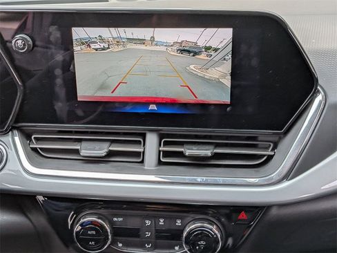 Used 2025 Chevrolet Trax LT w/ LT Convenience Package image 15