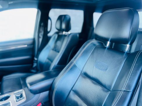 Used 2017 Jeep Grand Cherokee Overland AWD/4WD image 16