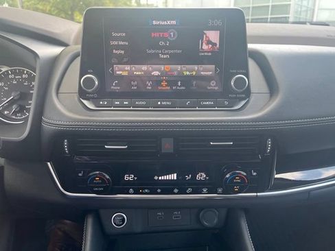 Used 2023 Nissan Rogue SL AWD/4WD image 12