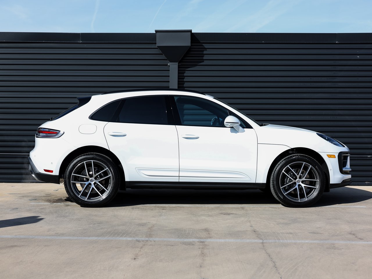 Certified 2026 Porsche Macan AWD/4WD image 8