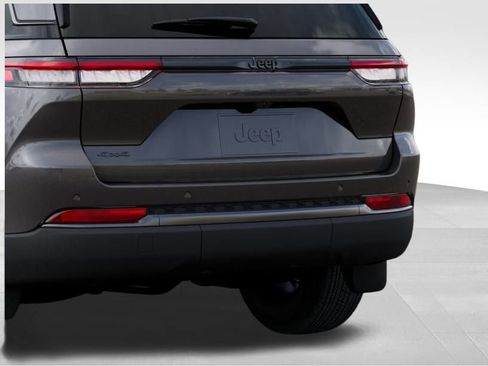 New 2026 Jeep Grand Cherokee Laredo image 13