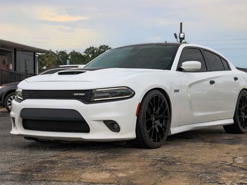 Used 2017 Dodge Charger R/T image 3