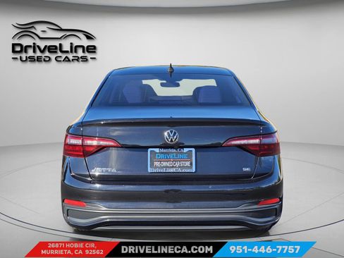 Used 2022 Volkswagen Jetta SE w/ Panoramic Sunroof Package FWD image 3