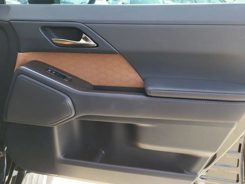 Used 2025 Lexus GX 550 w/ Accessory Package (Z1) AWD/4WD image 6