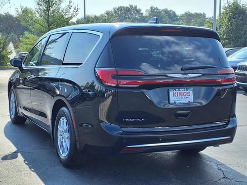 New 2025 Chrysler Pacifica Select FWD image 4