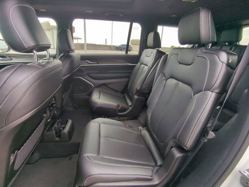 New 2026 Jeep Grand Cherokee L Limited w/ Luxury Tech Group II RWD image 17