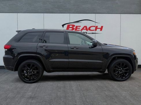 Used 2019 Jeep Grand Cherokee Altitude AWD/4WD image 9
