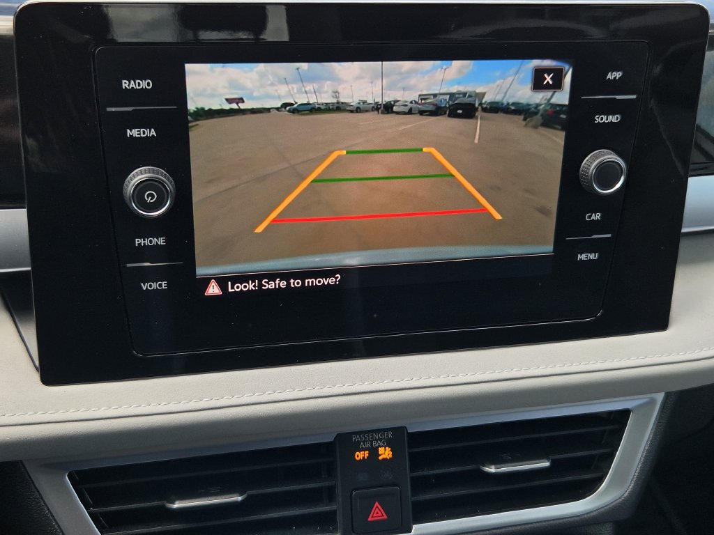 Used 2025 Volkswagen Taos SE FWD image 16