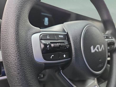 Used 2025 Kia Sportage LX image 13