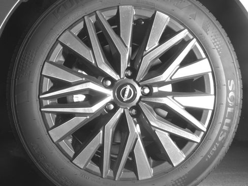 Used 2025 Nissan Altima 2.5 SV FWD image 12