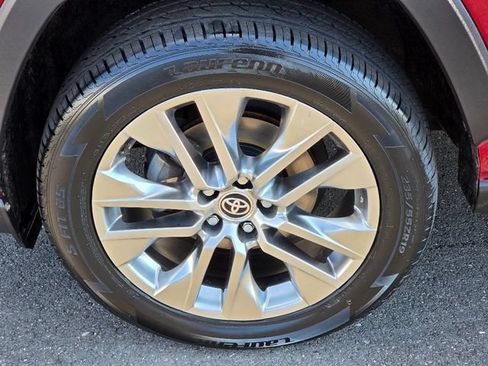 Used 2021 Toyota RAV4 Limited AWD/4WD image 18