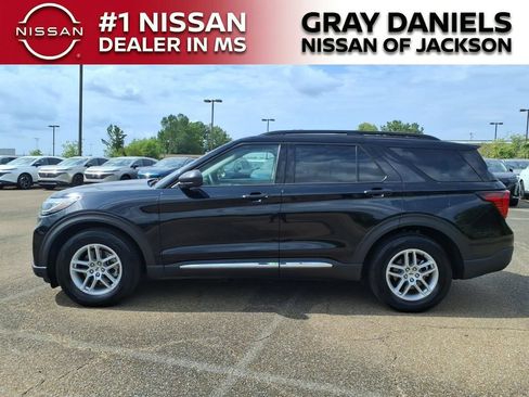 Used 2025 Ford Explorer Active w/ Active Comfort Package RWD image 4
