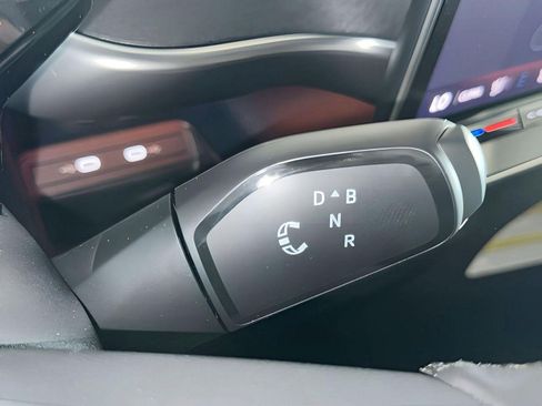New 2025 Volkswagen ID. Buzz Pro S RWD image 29
