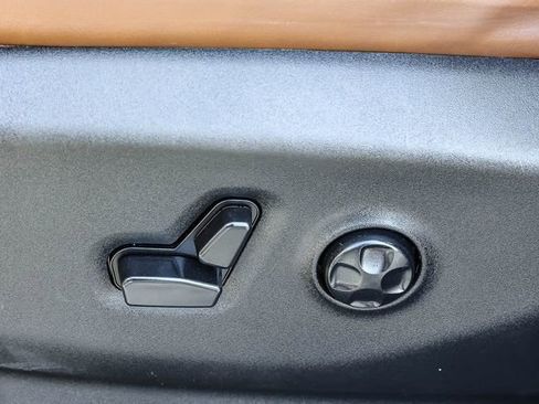 Used 2017 Chrysler Pacifica Limited w/ UConnect Theater Package image 23