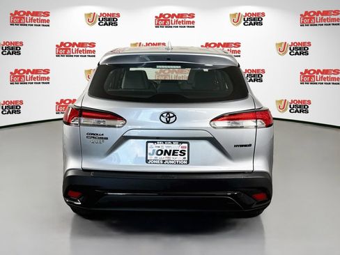Used 2023 Toyota Corolla Cross AWD Hybrid image 13