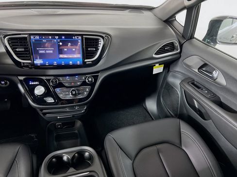 New 2027 Chrysler Pacifica LX FWD image 22