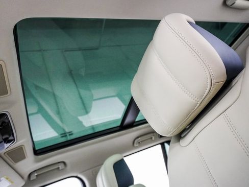 Used 2020 Land Rover Range Rover HSE image 19