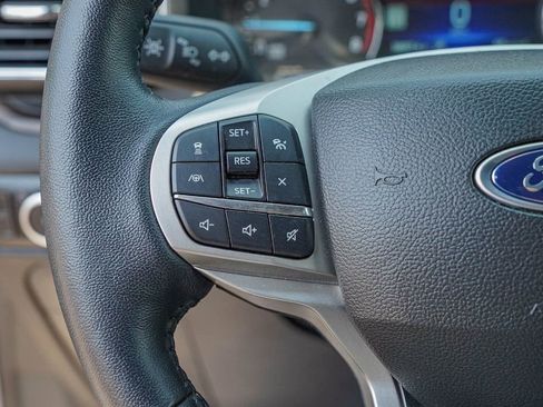 Used 2023 Ford Explorer Limited image 18