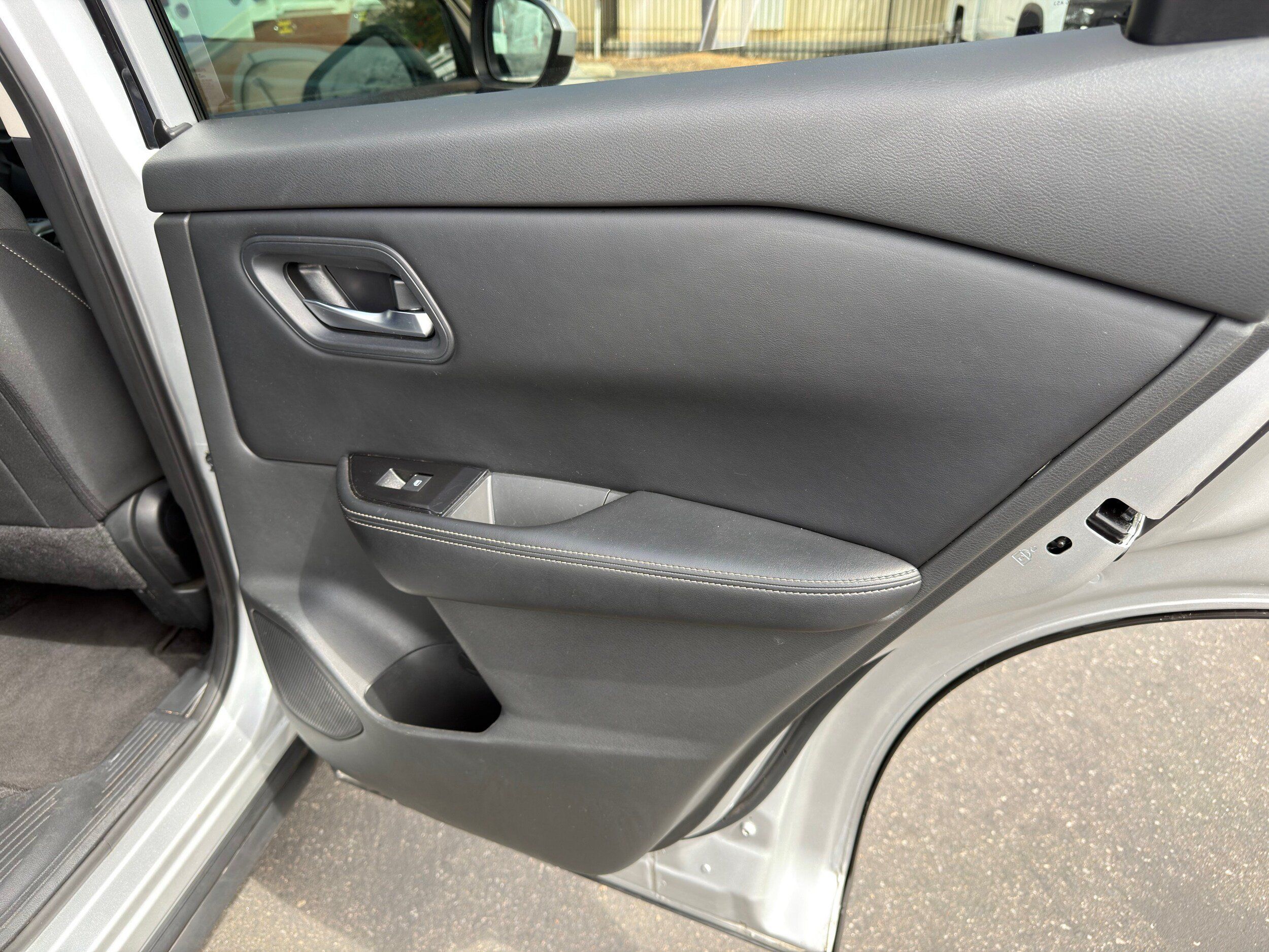 Used 2024 Nissan Rogue SV AWD/4WD image 13