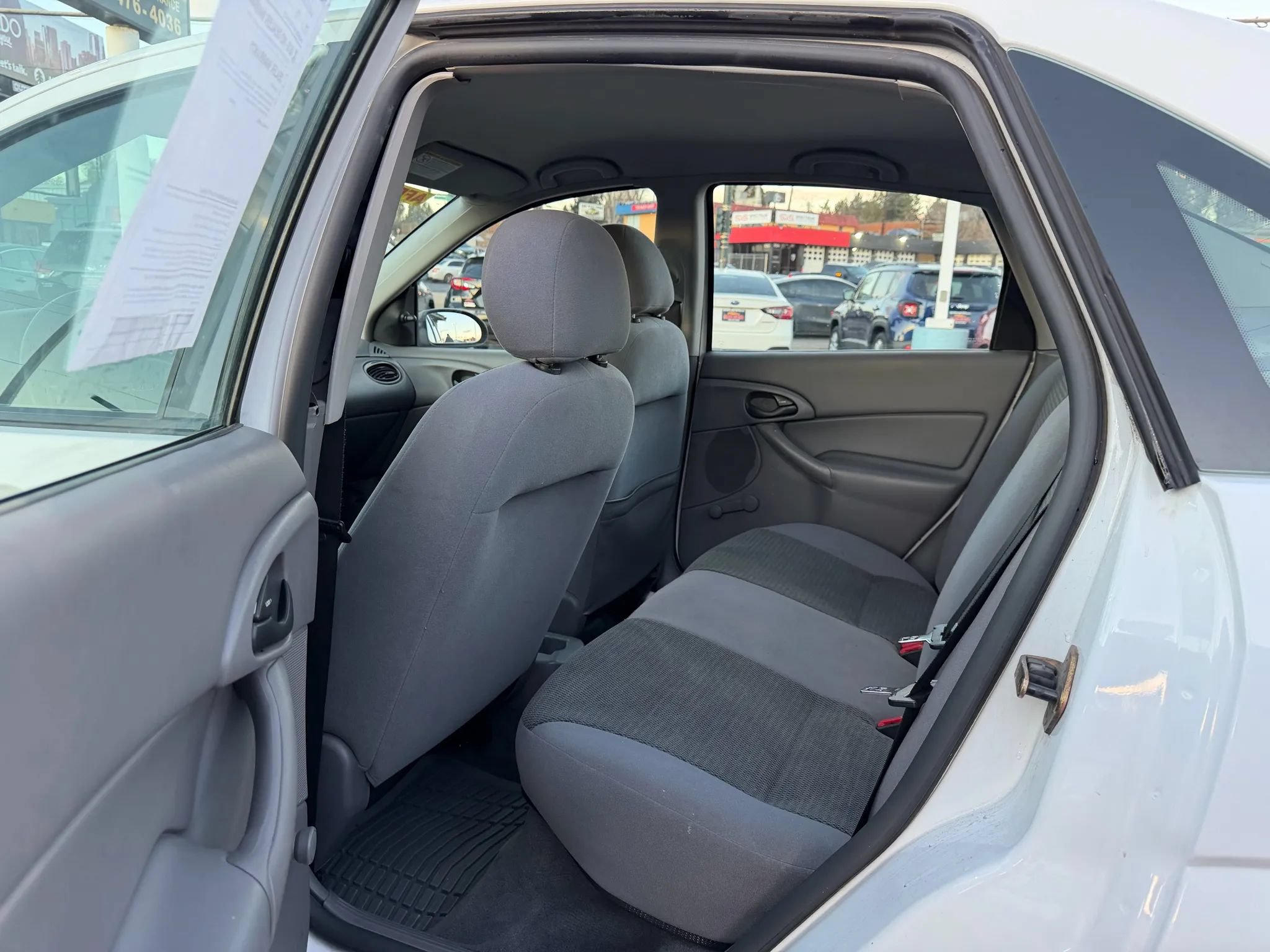Used 2004 Ford Focus LX FWD image 15