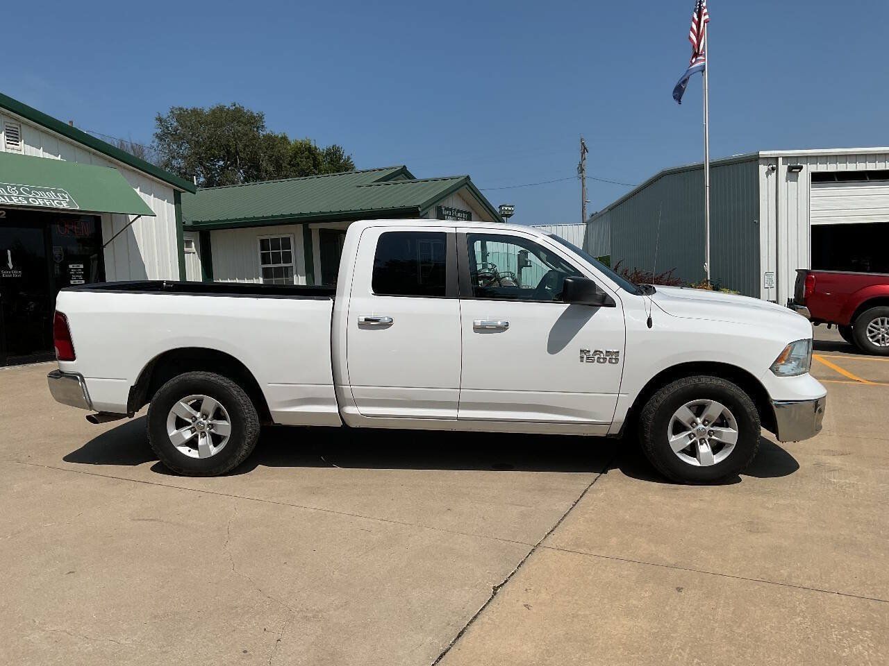 Used 2017 RAM 1500 Classic SLT RWD image 2