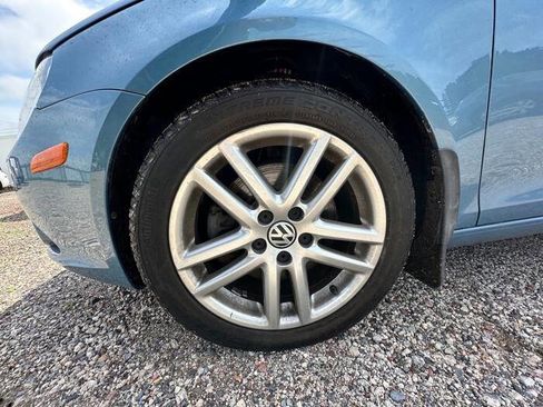 Used 2010 Volkswagen Eos Lux FWD image 11