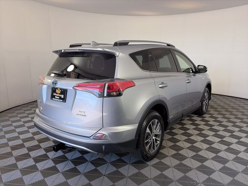 Used 2017 Toyota RAV4 XLE AWD/4WD image 10