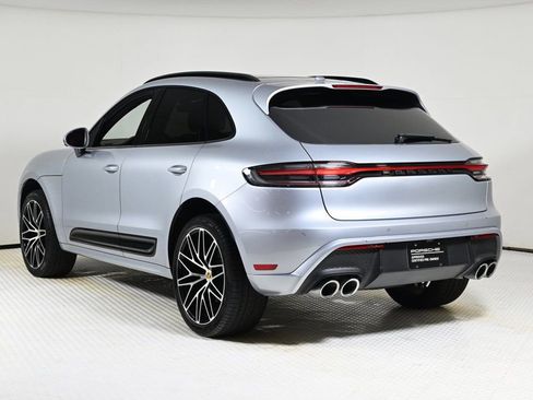 Certified 2024 Porsche Macan image 3