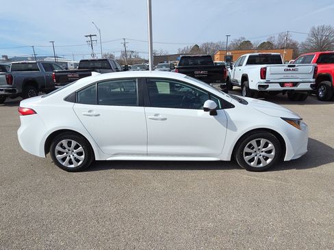 Used 2024 Toyota Corolla LE image 9