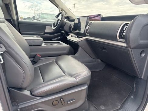 Used 2025 Ford Expedition Active AWD/4WD image 11