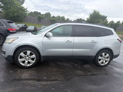 Used 2017 Chevrolet Traverse LT w/ Traveler's Package AWD/4WD image 4